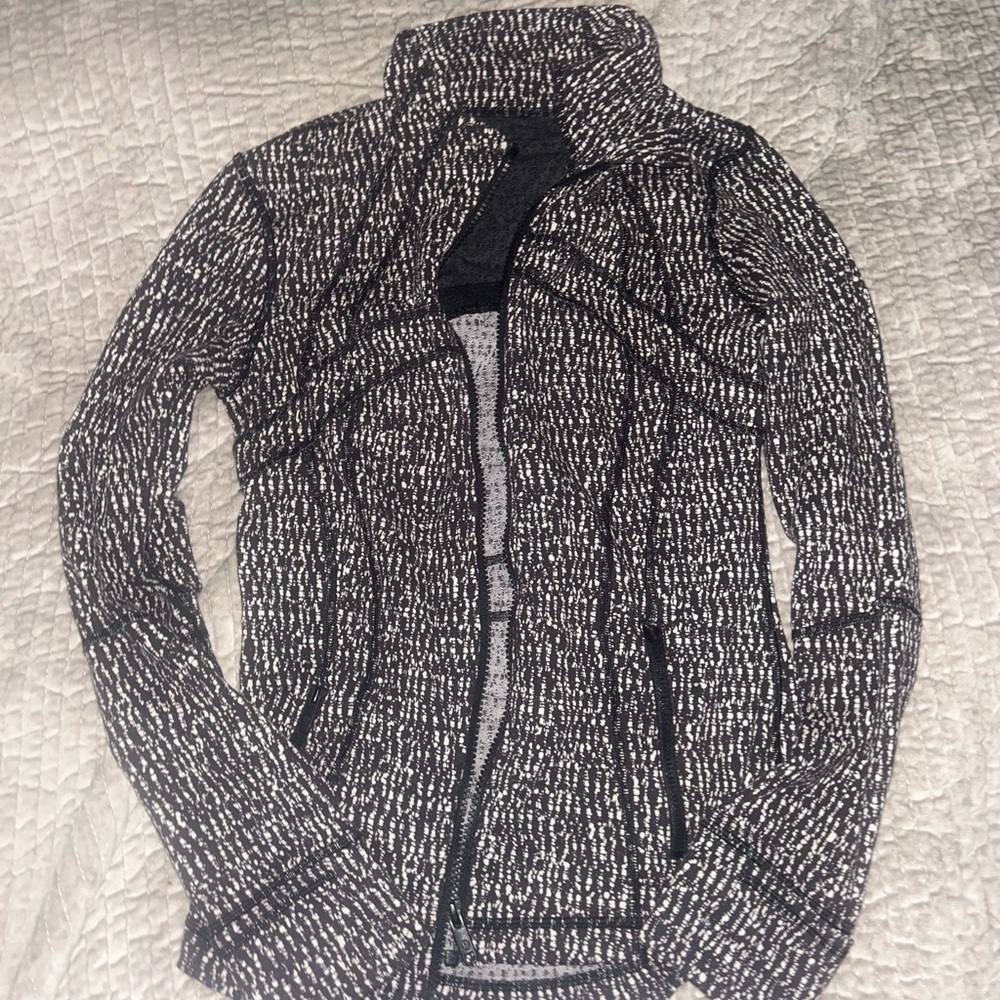 Lululemon Define Jacket Luon in White & Black size 6
